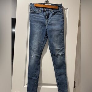 Levi jeans in size 28 high rise